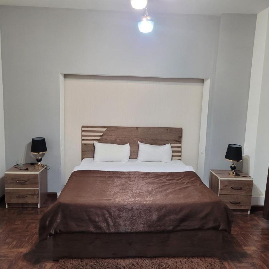Hotel In Center Of Yerevan Bagian luar foto