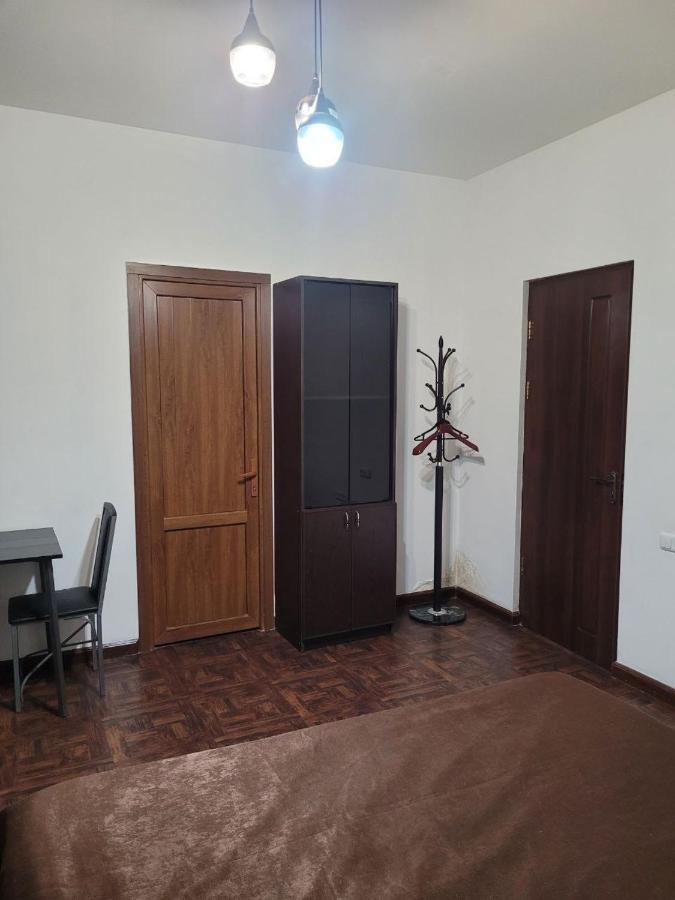 Hotel In Center Of Yerevan Bagian luar foto