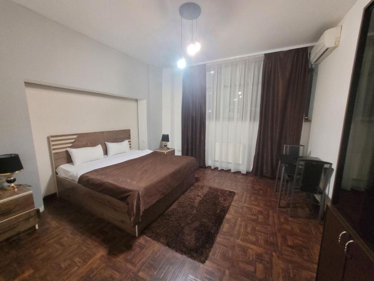 Hotel In Center Of Yerevan Bagian luar foto