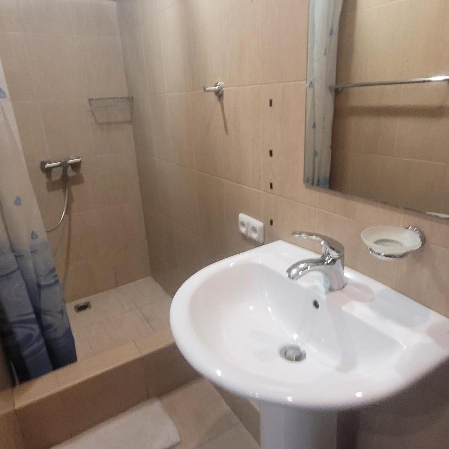 Hotel In Center Of Yerevan Bagian luar foto