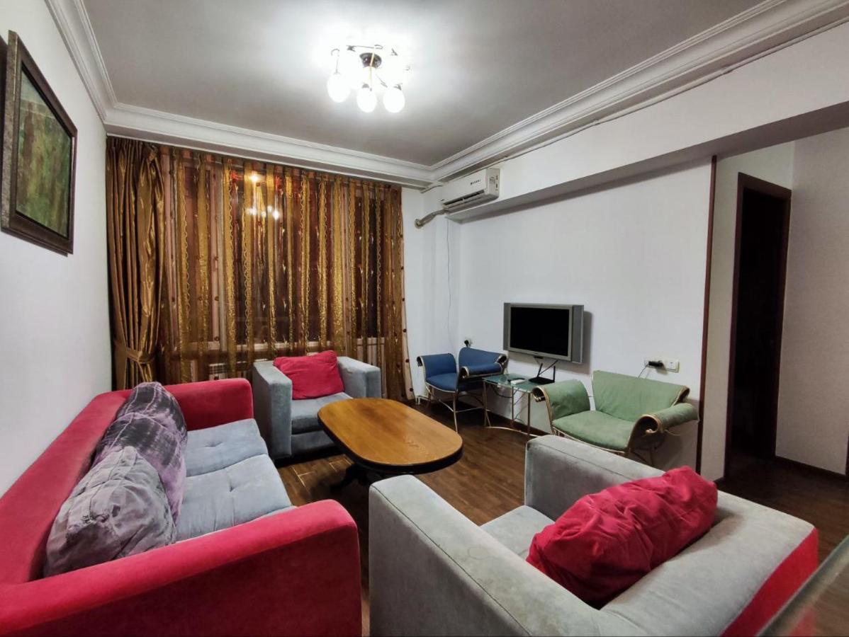 Hotel In Center Of Yerevan Bagian luar foto