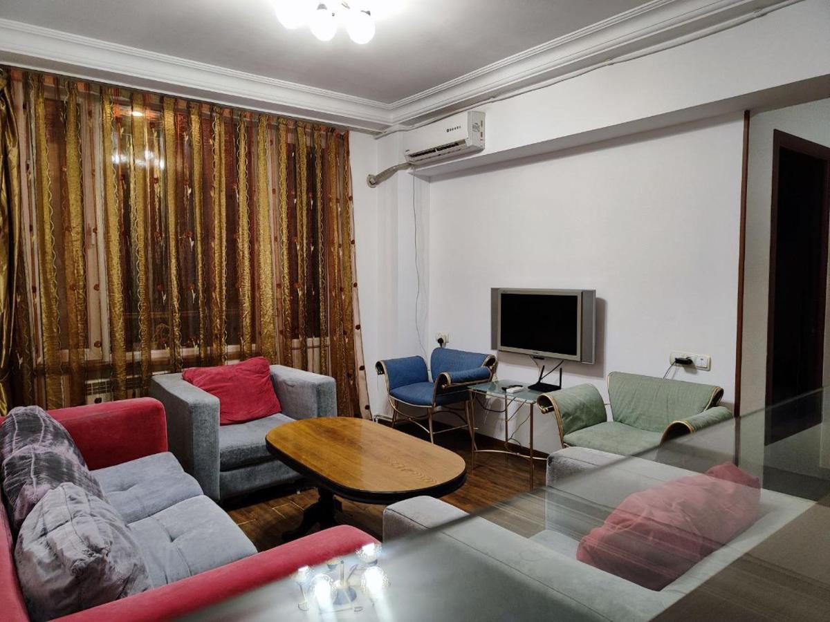 Hotel In Center Of Yerevan Bagian luar foto