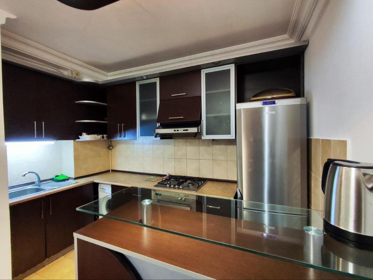 Hotel In Center Of Yerevan Bagian luar foto