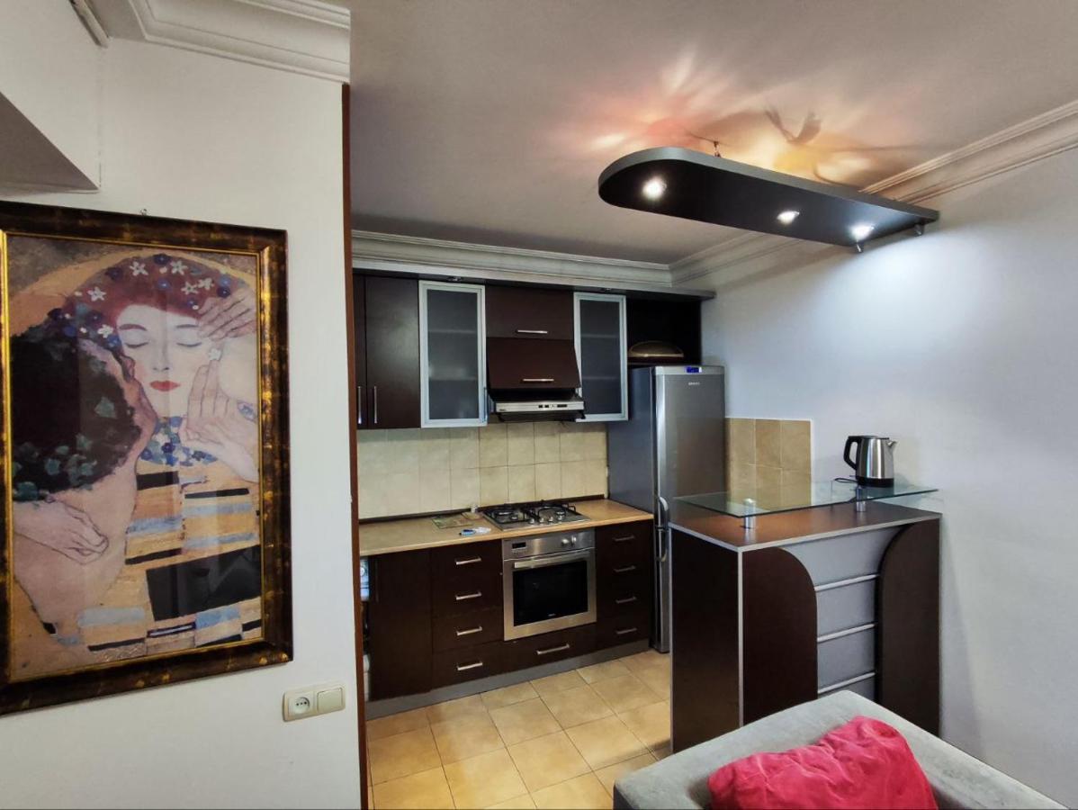 Hotel In Center Of Yerevan Bagian luar foto