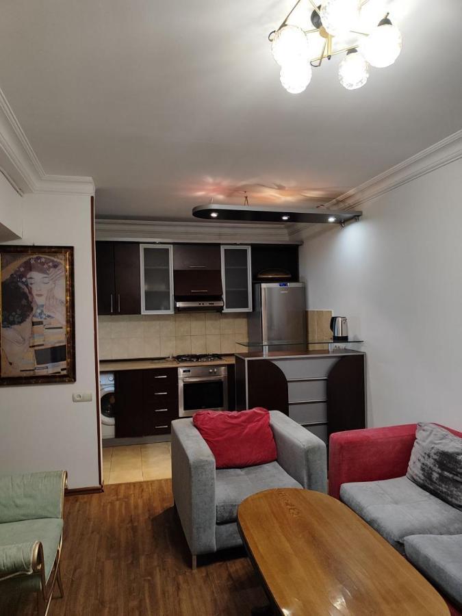 Hotel In Center Of Yerevan Bagian luar foto