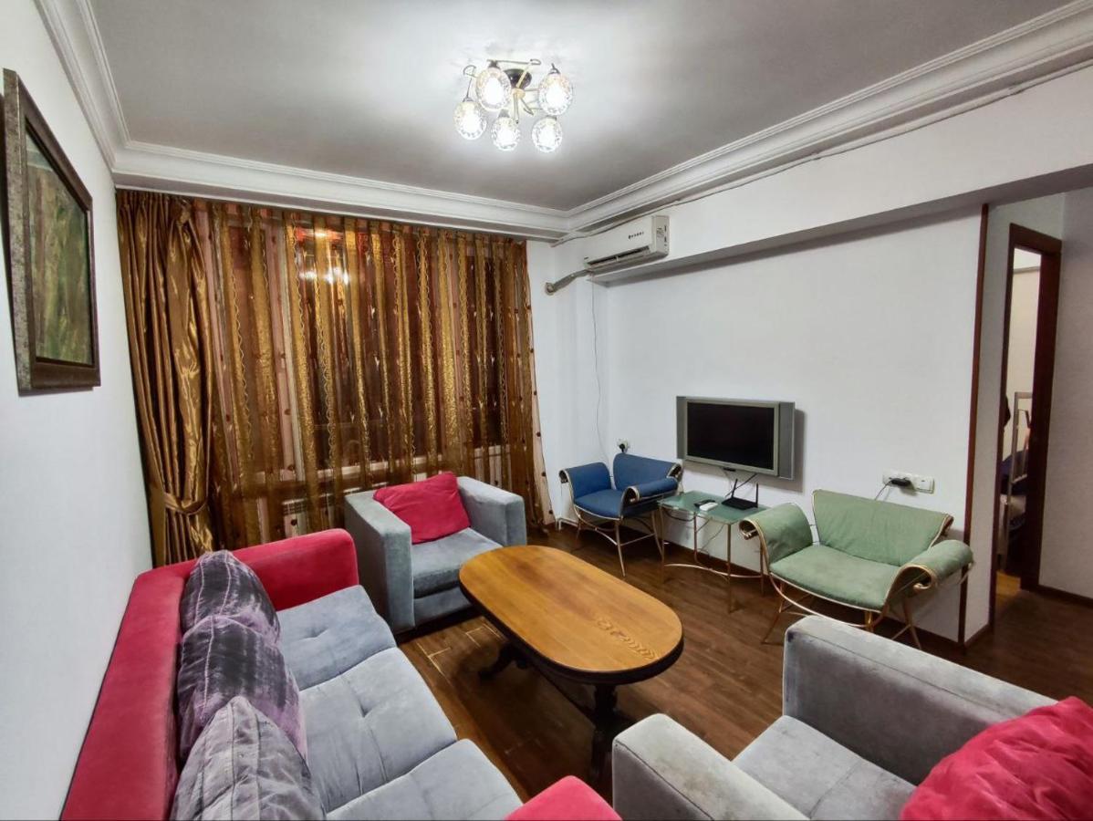 Hotel In Center Of Yerevan Bagian luar foto